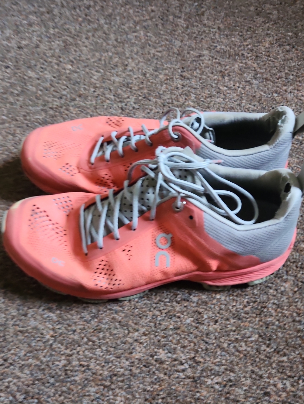 On Cloud Running Women’s Sz 8.5